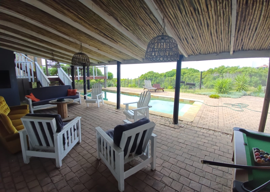 6 Bedroom Property for Sale in Paradise Beach Eastern Cape
